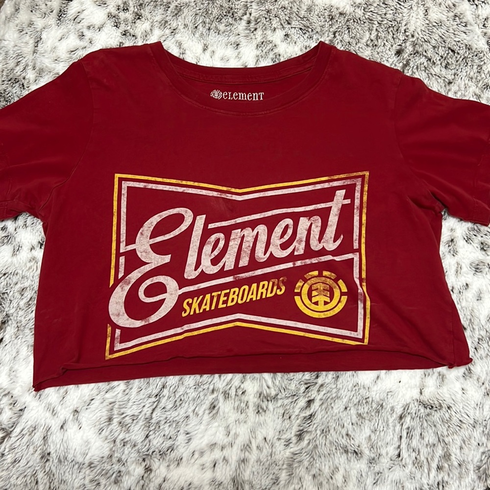 Element Skateboard cropped red tee.